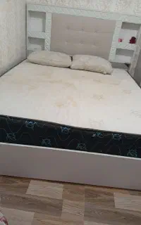 تخت سفید دونفره ب همراه دوپاتختی