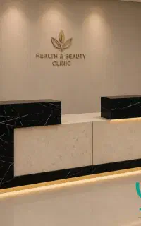 میز کانتر طرح سنگ سفیدمشکی۱۱/صندلی انتظار مبلی