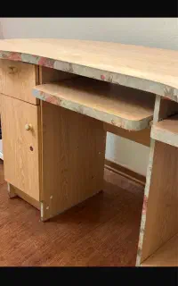 میز چوبی سالم