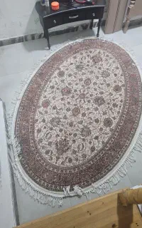 فرش بیضی فرش کناره جنس مرغوب و‌ ضخیم