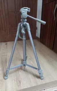 سه پایه دوربین