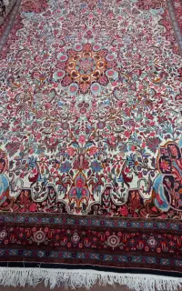 چند تخته فرش نفیس دستبافت خانگی