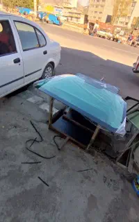 شیشه اتومبیل حسین