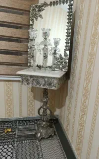 اینه و شمعدان برنجی