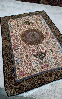 فرش تمام ابریشم ربات بافت (فرش ماندگار)