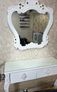 یک جفت اینه و‌کنسول