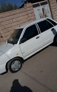 پراید۱۳۲رنگ سفید یه تکه رنگ