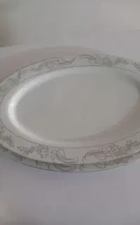 پالاز موکت و یه سری ظرف