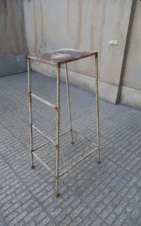 چهارپایه آهنی