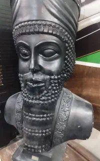 مجسمه کوروش کبیر