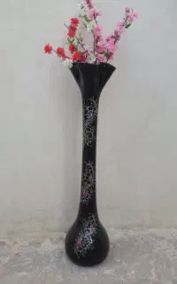 گلدان شیشه ای در حد نو و صندلی کامپیوترکارکرده
