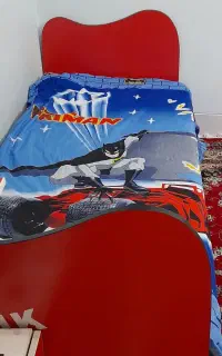 تخت وکمی نوجوان