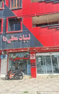 فروشنده خانم اشنا به کار فروشندگی