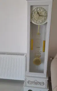 بوفه و ساعت ایستاده