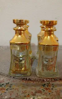 تعدادی شیشه های لوکس عطرگرمی