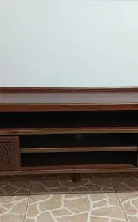 میز تلوزیون در حد نو