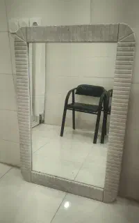 اینه بزرگ ارایشگاه زنانه