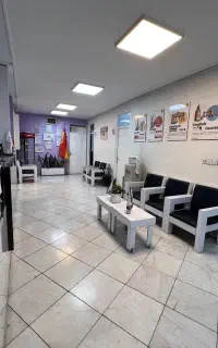 منشی اموزشگاه زبان