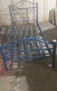 تخت اهنی