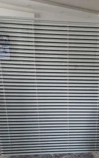 پرده کرکره‌اای رنگ سفید مشکی