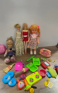 باربی و وسایل همگی ۴۰۰