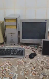 کامپیوتر و کیس و دو عدد مانیتور موس و کیبورد