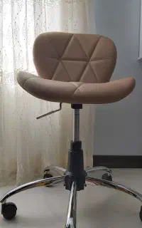 صندلی جکدار و چرخدار