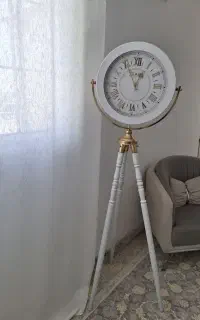 ساعت ایستاده سه پایه چوبی