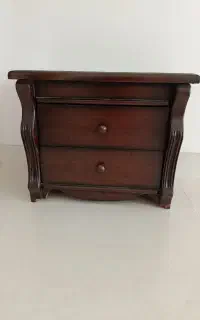 کشو پا تختی