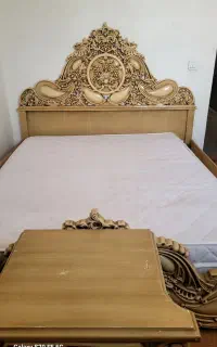 تخت خواب به همراه پاتختی و دراور و آینه