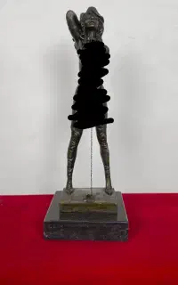مجسمه برنز دختران برنزی