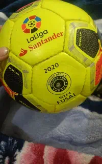 توپ تمیز کم بازی کرده شده