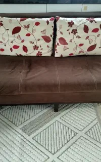 مبل راحتی مخمل و چوب