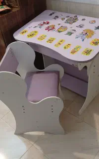 میزتحریر و اسباب بازی کودک