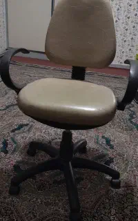 صندلی اداری در حد نو