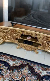 میزتلویزیون سلطنتی