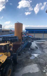 نیازمند وانت در کارگاه بلوک