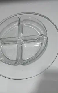 آجیل خوری همراه با سینی