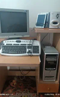 کامپیوتر و میز کامپیوتر