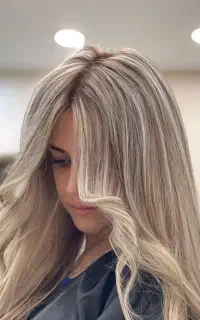 خدمات و آموزش تخصصی رنگ مو و  ناخن