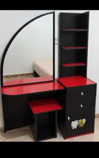 میز آرایش مشکی قرمز