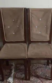 ۴ عدد صندلی برای میز ناهار خوریه