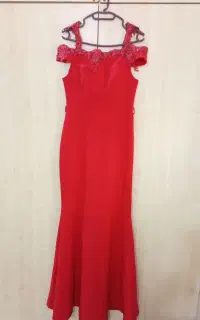 لباس قرمز