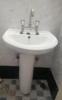 روشویی با پایه. کاملاسالم.