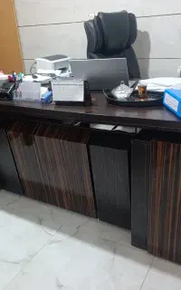 میز و صندلی کار و پرینتر