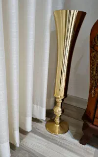 گلدان زینتی طلایی