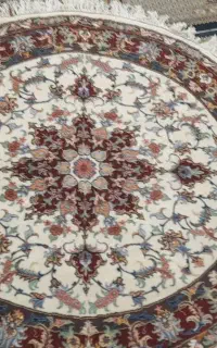 فرش دستبافت گرد کار شده با ابریشم