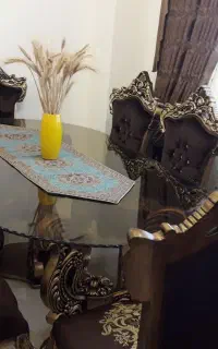 یک دست مبل به همراه میز ناهار خوری