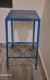 چهار پایه فلزی