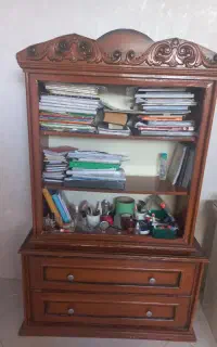 کمد طبقاتی و کتابخانه
